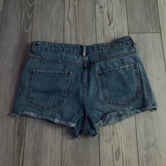 Distressed jean shorts - Picture 2 of 4